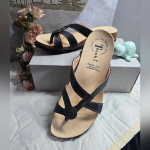 Think! Julia sandals in black leather Sz 8.5